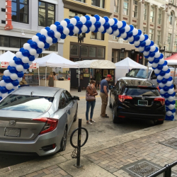 Large span exterior balloon arch for auto display