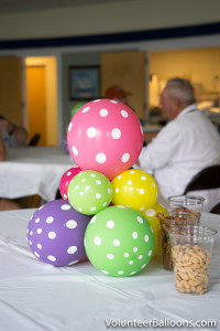 Balloon decorating - table centerpiece