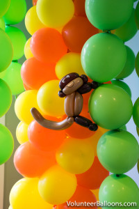 Balloon decorating - balloon monkey in balloon tree